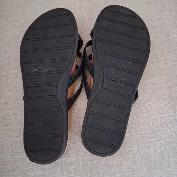 Vionic Black and Tan Sandals Minimalist Design - Picture 3 of 3